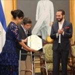 1 Honran el trabajo del escultor Rubén Martínez.