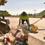 3 Realizan campaña de limpieza en el Boulevard Monseñor Romero