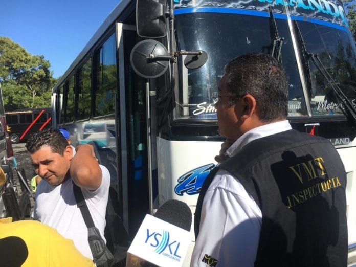 VMT verifica condiciones de unidades del transporte. Foto: Cortesía.