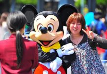 Los parques de Disney en Tokio abren sus puertas después de cuatro meses cerrados