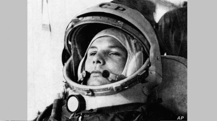 Foto de archivo del cosmonauta soviético Yuri Gagarin, el primer hombre en orbitar en torno a la tierra.