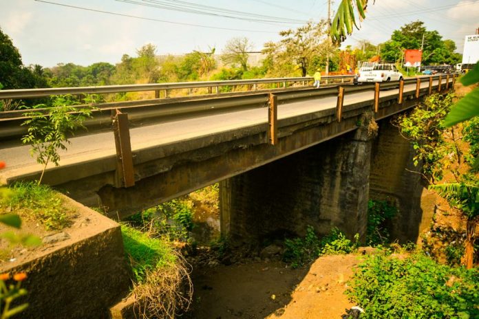 El Ministerio de Obras Públicas anunció este martes el plan de construcción y reconstrucción de puentes para mejorar la movilidad vial. Foto: MOP