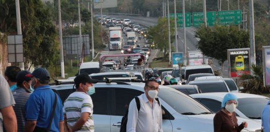 Las principales arterias del Gran San Salvador fueron bloqueadas por sindicalistas de ASTRAM. Foto: Cortesía.
