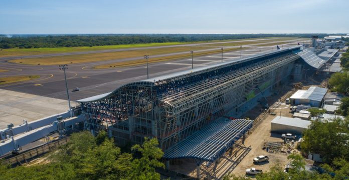 BCIE aprobó una nueva línea de crédito para ampliar operaciones de navegación del Aeropuerto Internacional. Foto: Archivo YSKL