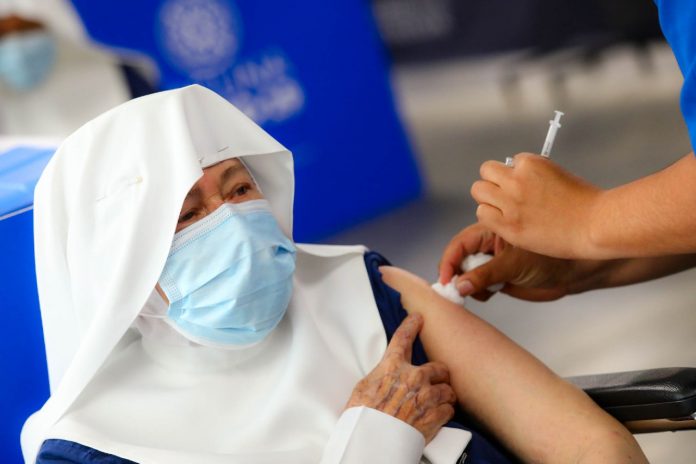 Las autoridades del Ministerio de Salud informaron este jueves que El Salvador alcanzó a vacunar al 8% de la meta propuesta de 4.5 millones de salvadoreños. Foto: Secretaría de Prensa