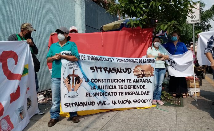 Trabajadores de la salud acudieron al Ministerio de Salud para denunciar arbitrariedades en hospitales públicos.Foto Jackeline Villeda, Diario El Mundo.