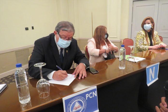 Diputados electos del Parlacen varios partidos políticos se comprometieron con la Mesa Contra la Minería a buscar un acuerdo que prohíba la minería transfrontería y defender la calidad de agua del Río Lempa | Foto: Cortesía Diputados electos del Parlacen varios partidos políticos se comprometieron con la Mesa Contra la Minería a buscar un acuerdo que prohíba la minería transfrontería y defender la calidad de agua del Río Lempa | Foto: Cortesía