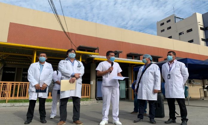 Sindicato de médicos y enfermeras del ISSS piden reunirse con autoridades para conocer los criterios de la nivelación salarial y reclasificación de plazas | Foto: YSKL