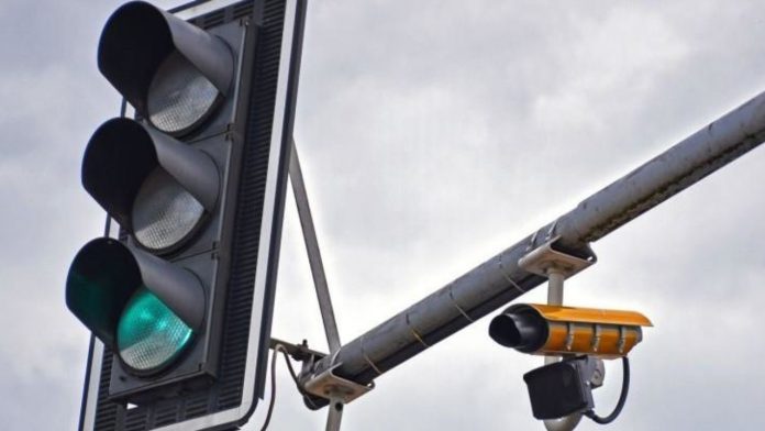 El VMT presentará a la Asamblea Legislativa un pliego de reformas en las cuales se pretende instalar cámaras fotográficas en los semáforos para aplicar mejor la ley contra los conductores peligrosos | Foto: Internet