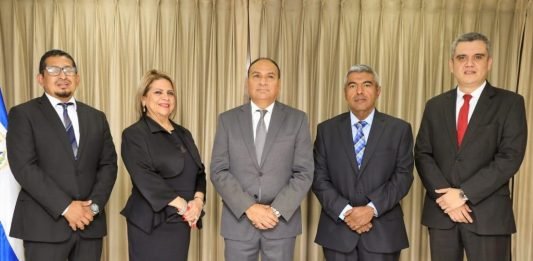 Los nuevos Magistrados de la Sala de lo Constitucional. Foto: Corte Suprema.