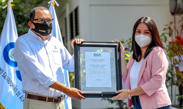 ANDA recibe certificación por el laboratorio de muestras. Foto: Secretaría de Prensa de la Presidencia.