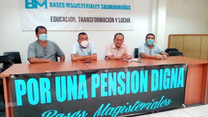 Bases Magisteriales piden a la nueva Asamblea nacionalizar pensiones o crear una AFP Pública. Foto: YSKL Bases Magisteriales piden a la nueva Asamblea nacionalizar pensiones o crear una AFP Pública. Foto: YSKL