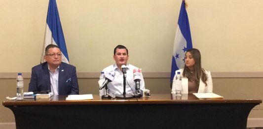 Hondureños que representan a los habitantes de las Islas de la Bahía en Honduras piden a El Salvador vacunas contra COVID-19. Foto: YSKL Archivo.