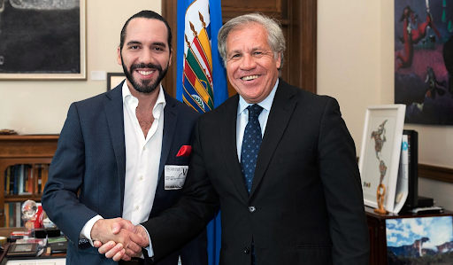 Luis Almagro sostiene una reunión con el entonces candidato presidencial Nayib Bukele el 4 de septiembre del 2018. Foto: OEA Luis Almagro sostiene una reunión con el entonces candidato presidencial Nayib Bukele el 4 de septiembre del 2018. Foto: OEA