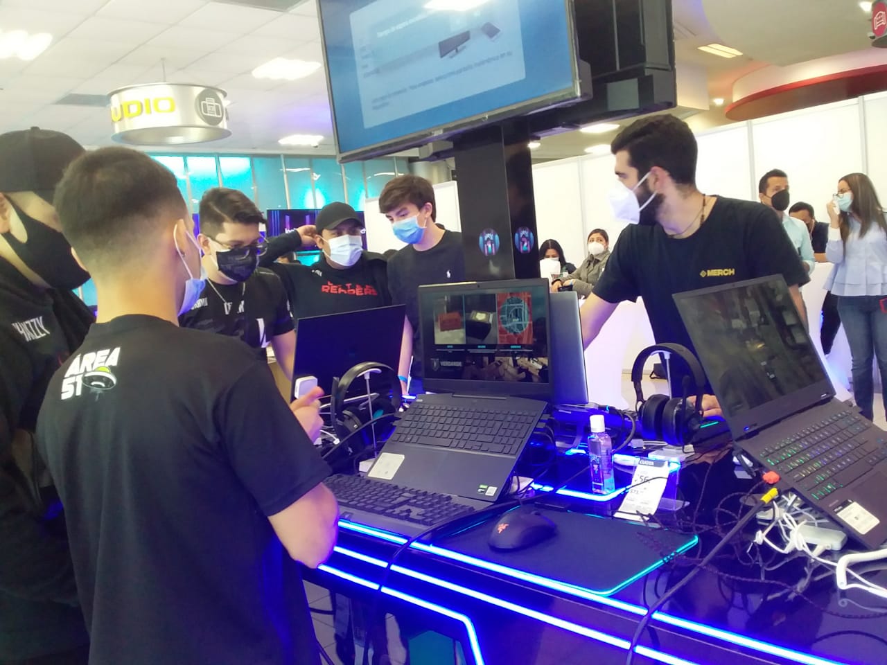 LA CURACAO ESTRENA «ZONA GAMING» Radio Cadena YSKL 104.1 FM