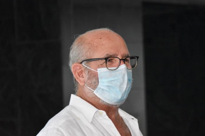 Para la jornada de este día se tenía previsto la incorporación 8 testigos, de quienes la defensa prescindió de sus declaraciones. En foto Juan Wright, ex Director de Asuntos Económicos de ARENA. Para la jornada de este día se tenía previsto la incorporación 8 testigos, de quienes la defensa prescindió de sus declaraciones. En foto Juan Wright, ex Director de Asuntos Económicos de ARENA.