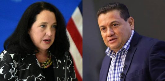 Jean Manes, Encargada de Negocios de la Embajada de los Estados Unidos - Rolando Castro, Ministro de Trabajo. Foto: YSKL.