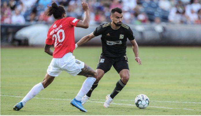 8D82C0DA-3166-43A1-8F08-80ECF29E5004