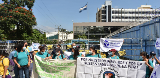 Los colectivos de ambientalistas exigen a los Diputados modificar la propuesta a fin de incluir mecanismos de participación ciudadana en la Ley de Recursos Hídricos. Foto: Diario Co Latino.