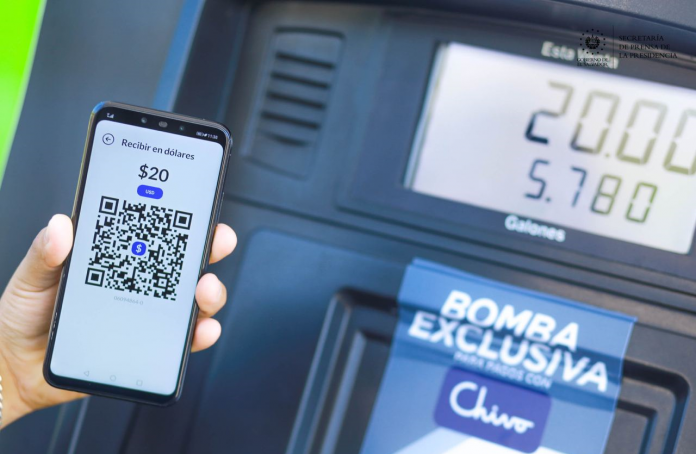 Al pagar con la Chivo Wallet los conductores podrán tener descuento por cada galón de combustible. Foto: YSKL.