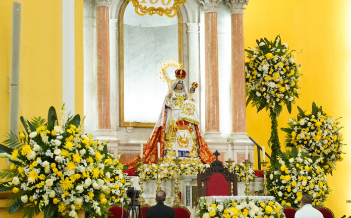 El presidente de la Asamblea Legislativa, Ernesto Castro, participó en la misa solemne del Día de la Virgen "Nuestra Señora de La Paz". Foto: Cortesía. El presidente de la Asamblea Legislativa, Ernesto Castro, participó en la misa solemne del Día de la Virgen "Nuestra Señora de La Paz". Foto: Cortesía.