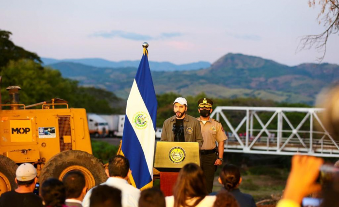 El Presidente Nayib Bukele dirigió la inauguración de la construcción del nuevo puente fronterizo en La Hachadura, Ahuachapán. Foto: Cortesía.