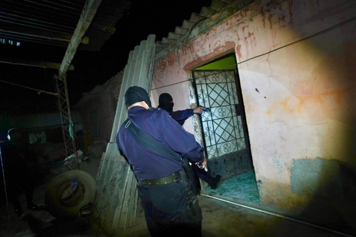 La Policía Nacional Civil ejecutó operativos de captura contra 60 pandilleros que operan en los departamentos de La Libertad y Santa Ana. Foto: Fiscalía.