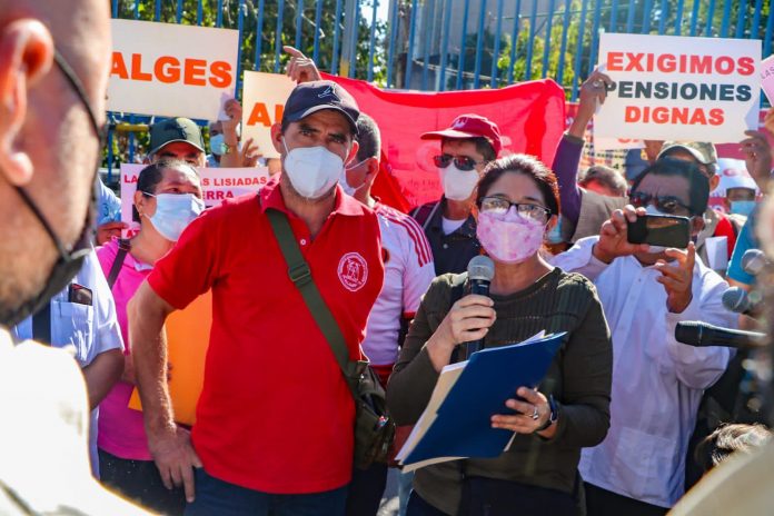 E749F75C-B18D-49B6-AA06-0032EEFF4EC6