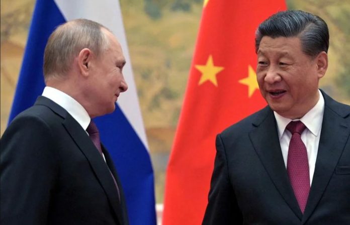 El presidente de ruso, Vladimir Putin, con su par chino Xi en Pekín el pasado 4 de febrero (Sputnik/Aleksey Druzhinin/vía Kremlin)