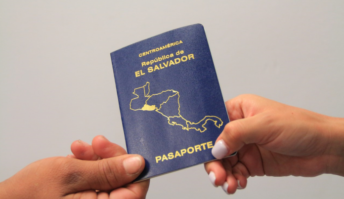 Pasaporte de El Salvador. Foto: Cortesía. Pasaporte de El Salvador. Foto: Cortesía.