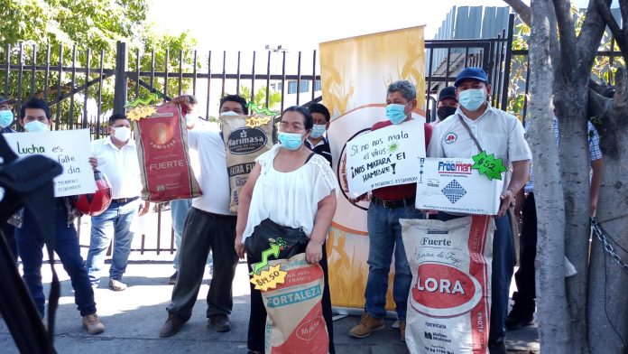 De no resolverse su situación los panificadores advirtieron que podrían incrementar el precio del pan o reducir las raciones. Foto: YSKL. De no resolverse su situación los panificadores advirtieron que podrían incrementar el precio del pan o reducir las raciones. Foto: YSKL.