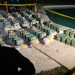 Policía y Fuerza Armada incautan cargamento de drogas en aguas territoriales de Usulután.