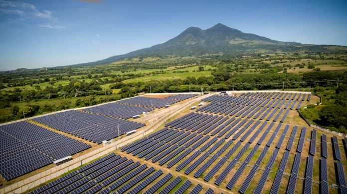 Planta de paneles solares en San Juan Opico. Foto: Cortesía.