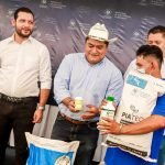 Ministerio de Agricultura y Ganadería inicia entrega de unos 600,000 paquetes agrícolas para igual número de beneficiarios. Foto: Cortesía.