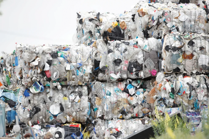 Pilas de plásticos (REUTERS/George Frey)