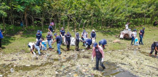Desarrollan jornadas de limpieza en el embalse Cerrón Grande, en Potonico, Chalatenango.