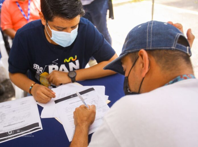 Imagen de referencia. Jovenes aplican para una oferta de empleo en una feria organizada por el Ministerio de Trabajo. Foto: Cortesía. Jovenes aplican para una oferta de empleo en una feria organizada por el Ministerio de Trabajo. Foto: Cortesía.