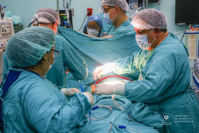 Ministerio de Salud realiza jornada de cirugías de aorta, en el Hospital Nacional Rosales. Foto: Cortesía.