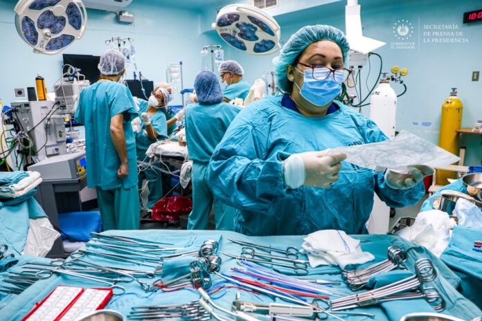 Ministerio de Salud realiza jornada de cirugías de aorta, en el Hospital Nacional Rosales. Foto: Cortesía.