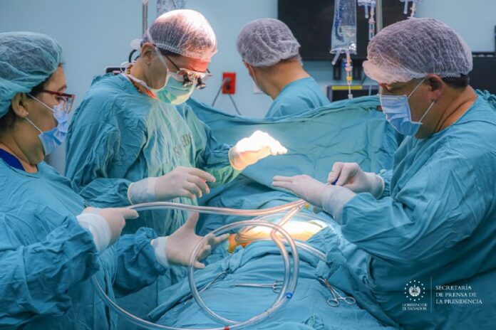 Ministerio de Salud realiza jornada de cirugías de aorta, en el Hospital Nacional Rosales. Foto: Cortesía.
