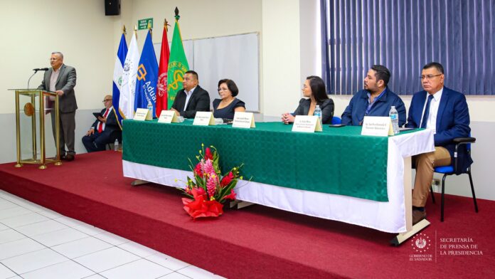 Donación de equipos de laboratorio