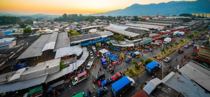 Vista aérea del Mercado de Mayoreo La Tiendona, San Salvador. Foto: Cortesía.