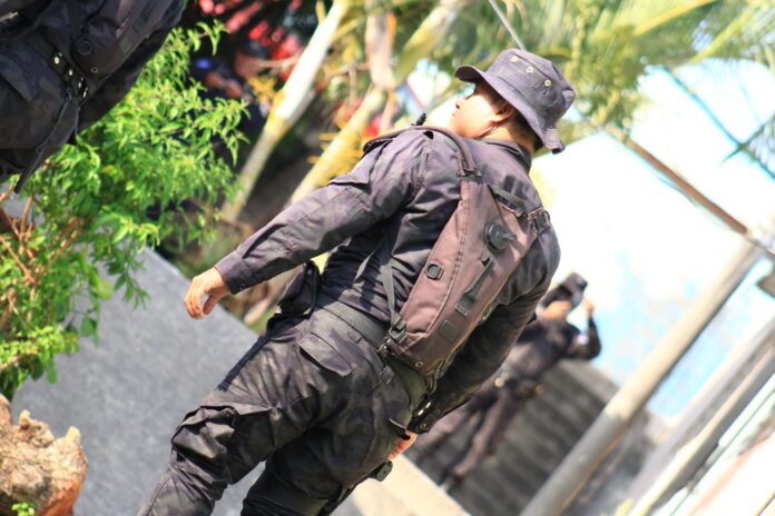 Policías patrullan colonias y barrios de Soyapango, en búsqueda de pandilleros. Foto: Cortesía.