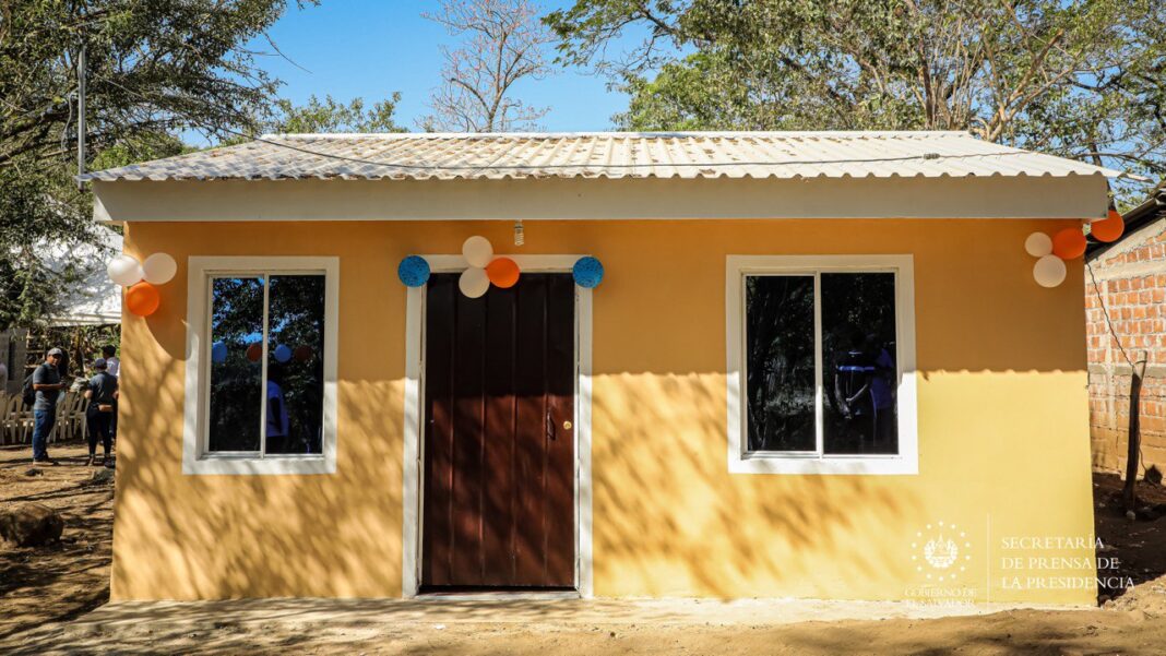 Entregan viviendas nuevas a familias de Zacatecoluca Radio Cadena