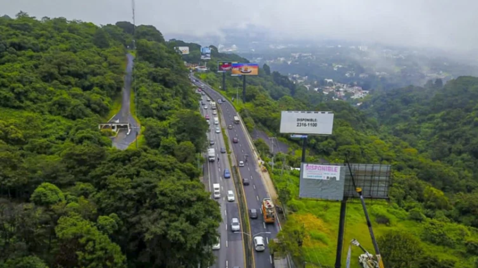 Carretera a El Salvador desde Guatemala. Foto: Cortesía.