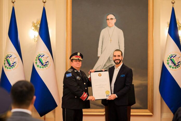 Comisionado General de la Policía Nacional Civil.