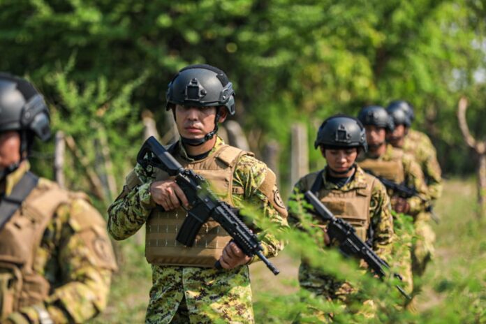 Elementos del Ejército patrullan puntos de San Salvador. Foto: Cortesía. Elementos del Ejército patrullan puntos de San Salvador. Foto: Cortesía.
