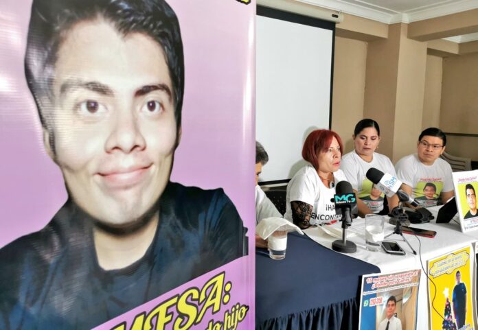 La búsqueda de Carlos Abarca continúa para su familia a 18 meses de su desaparición. Foto: Cortesía.