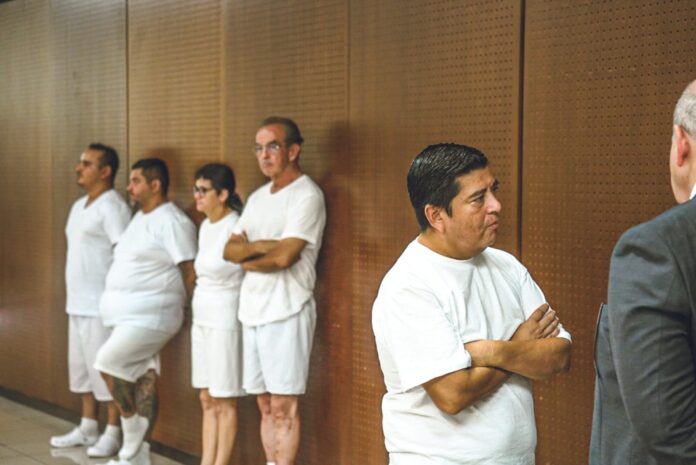 La Fiscalía solicitó al juzgado que todos se mantengan en prisión mientras continúan las investigaciones. La Fiscalía solicitó al juzgado que todos se mantengan en prisión mientras continúan las investigaciones.