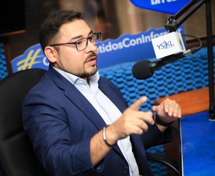 Jorge Castaneda, Presidente de la Autoridad Salvadoreña del Agua (ASA), aseguró que se emitirán lineamiento para regular a empresas inmobiliarias que cobran a sobreprecio el suministro del vital líquido. Foto: Cortesía.